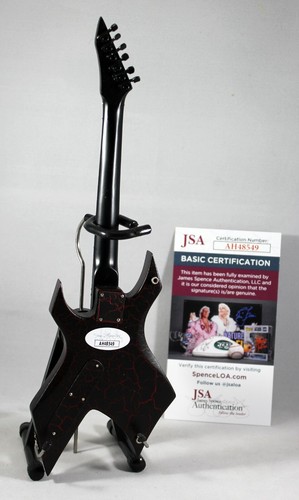 MINI B.C. JOSEPH QUINN STRANGER THINGS EDDIE MUNSON FIRMADO GUITARRA RICH + JSA certificado de autenticidad - Imagen 3 de 3