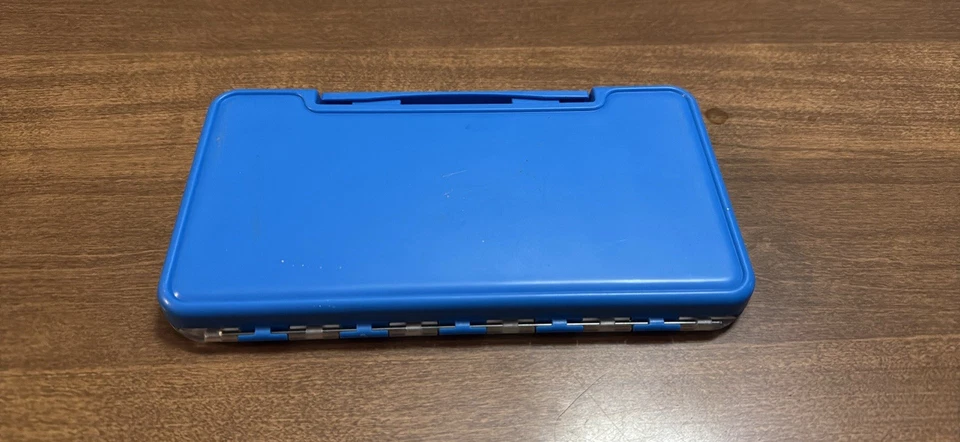 Nuevo. Plantillas de pesca en hielo de tungsteno brillo UV mierda perca bill azul lote de 24 con estuche Foto 2 de 2