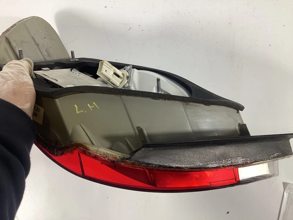 BMW 750I E65 2006-2008 lado izquierdo maletero exterior luz trasera LED 6938515 OEM. Foto 4 de 4
