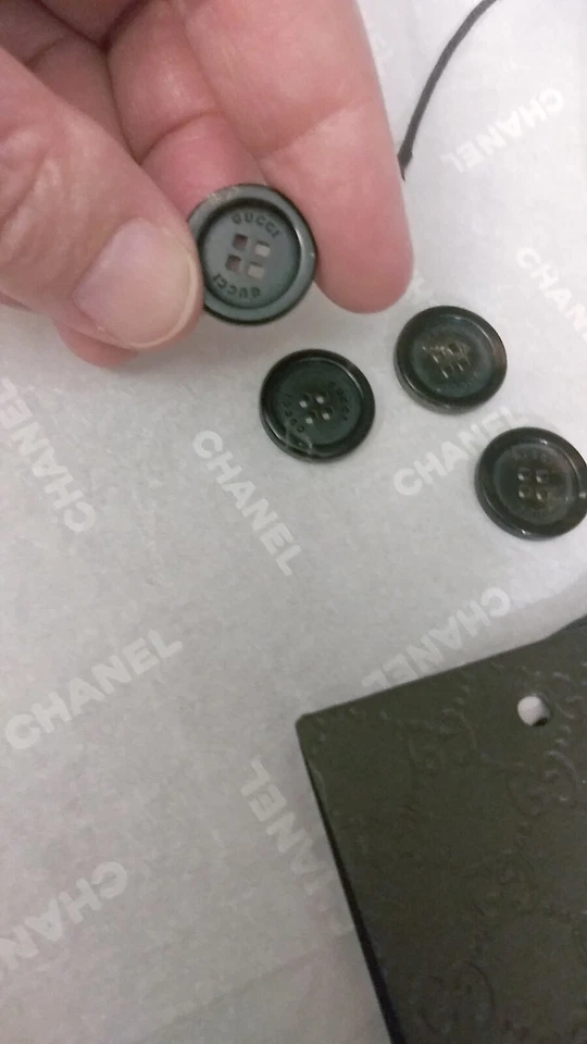 Gucci Vintage 15 mm Single Button brown resin stamped  - Image 2 of 4