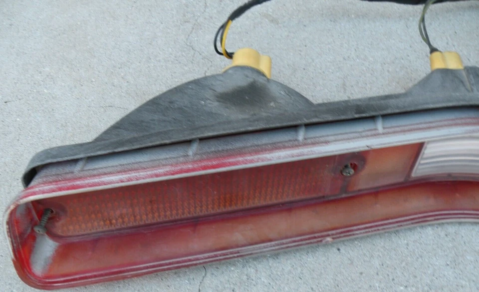 PONTIAC GRAND PRIX LUZ TRASERA DERECHA FRENO INTERMITENTE LUZ 1971-1972 OEM Foto 4 de 4