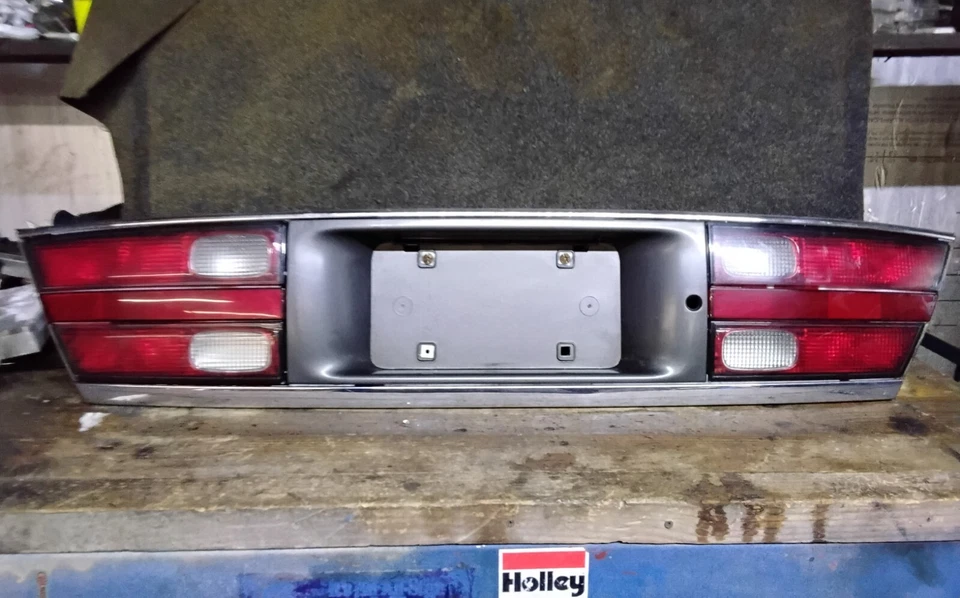 1991 BUICK CENTURY REAR TRUNK LID TAILLIGHT PANEL OEM ASSEMBLY WITH HARNESS - Изображение 3 из 4