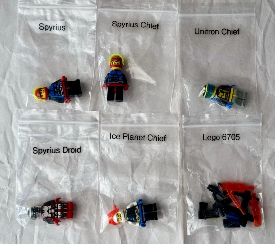 LEGO 6705 Space Explorers Minifigure Set (1994) Complete w/ Accessories - Image 2 of 2
