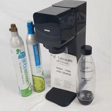 Sodastream Black  Soda Maker Play + 1.5 CO2 Canisters + Bottle