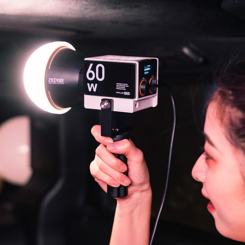 2700K-6500K Variable Color Zhiyun MOLUS X100 Combo V2 LED Video