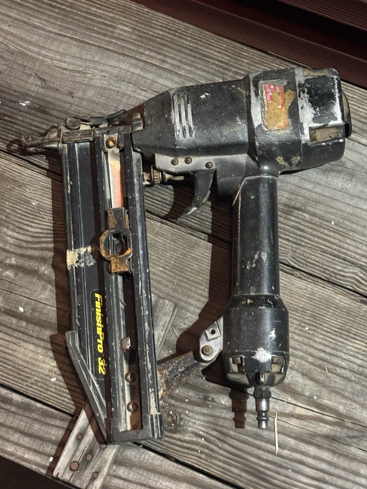 Clavadora de marcos con cabezal recortado Senco FramePro 601 de 2" a 3 1/2" ENVÍO GRATUITO Foto 4 de 4