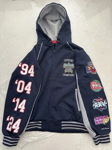Taille L Sweat à capuche zippé Supreme SS25 Playoffs bleu marine neuf EN MAIN