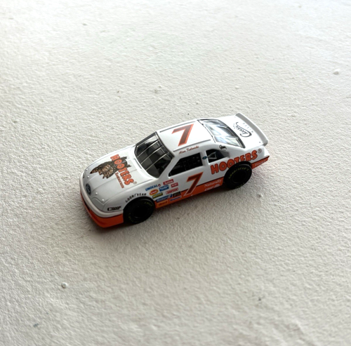 Racing Champions | Alan Kulwicki #7 Hooters 1:64 Diecast Rennwagen | lose