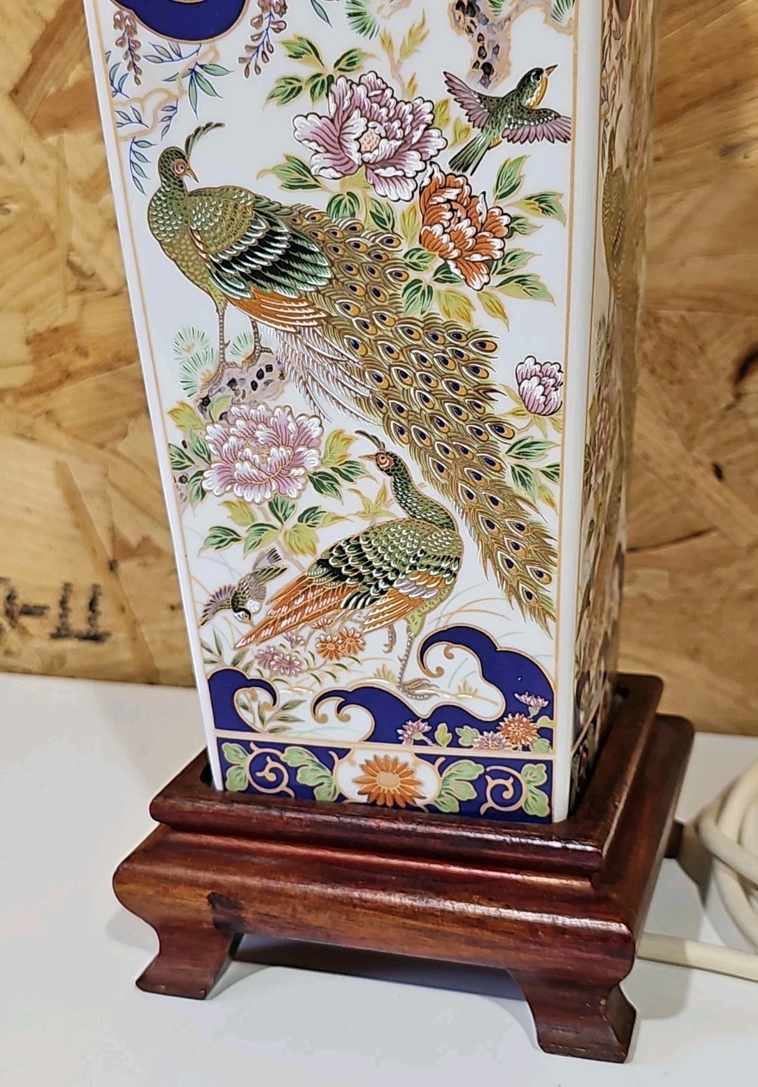 Japanese Inspired Vintage Table Lamp Home Decor Peacocks Floral Wooden Base — image 9