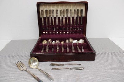 Vintage WM A Rogers AA Heavy Oneida LTD Silverware Set of 12 in Case 68 Pc