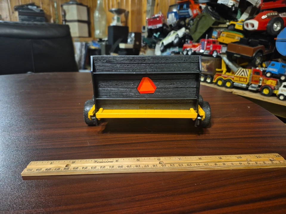 1/16 John Deere Yellow Flatbed Machinery Trailer With Winch - Image 2 of 4