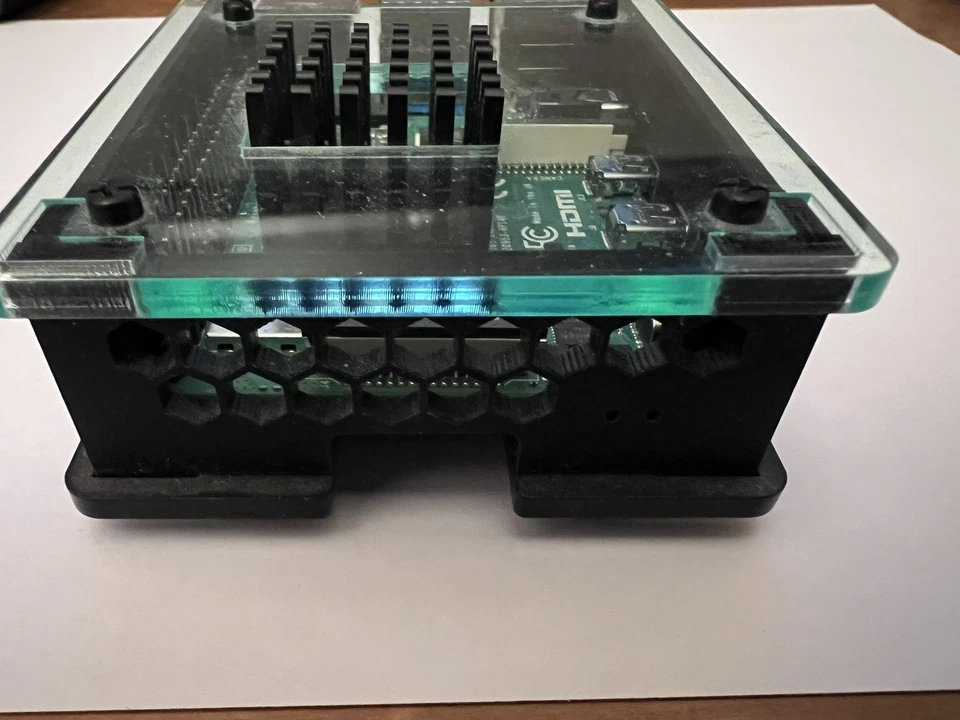 Raspberry Pi 4 Model B Computer w/ Case, Heatsink, HDMI lead, PSU, 32GB SD Card - Image 2 of 4