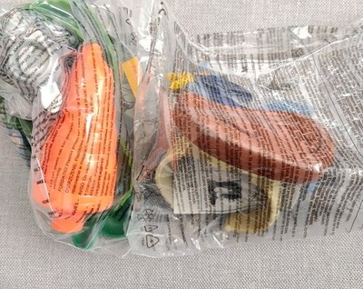 2 Stück McDonald s Happy Meal Spielzeug: Looney Tunes Active (2009)