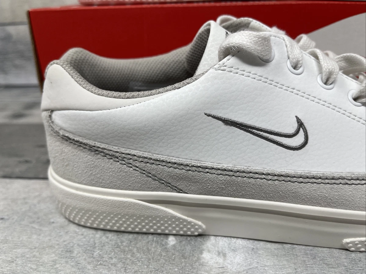 Nike flat hotsell white shoes