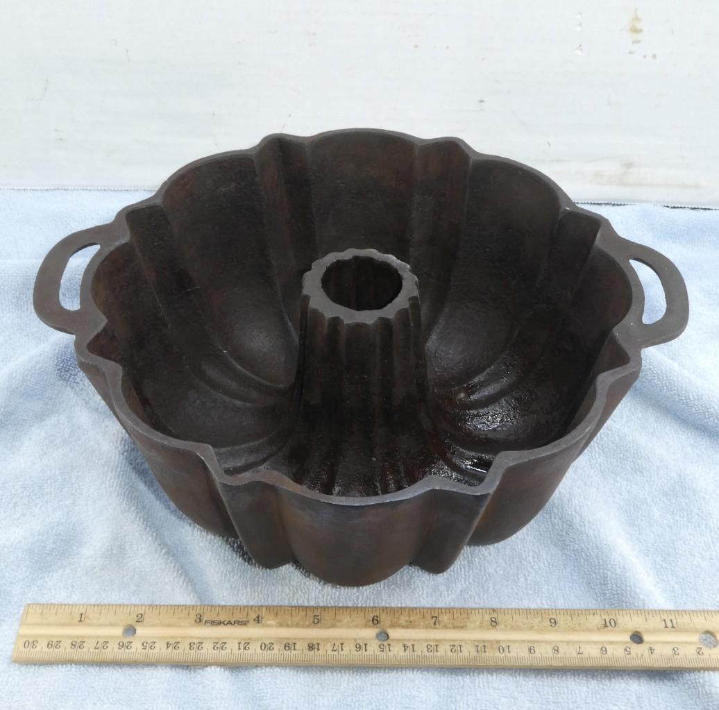 RARE Vintage Cast Iron Cake Mold Bundt Pan Possibly Wagner Griswold