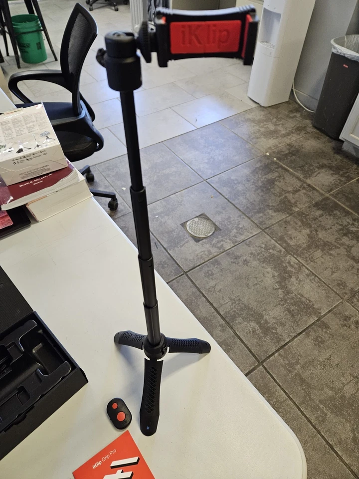 iKlip Grip Pro Multifunction Phone/Camera Stand Handle Selfie & BlueTooth Remote - Image 2 of 4