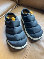 New Oncept Chicago Size 7 Puffer Clogs