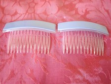2 Lavender and Clear Plastic Hair Combs Kj