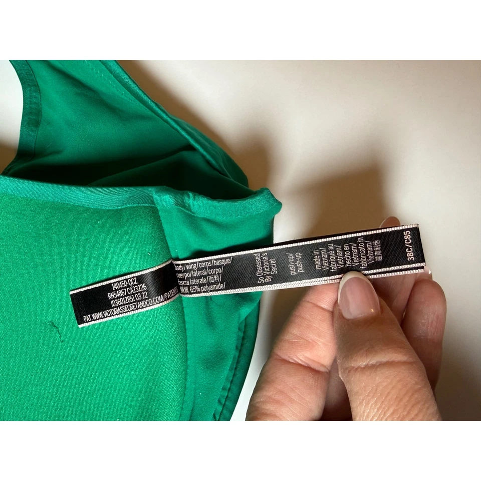 Sutiã Victoria's Secret Push Up Verde Racerback Dourado Hardware Tamanho 38C - Imagem 4 de 4