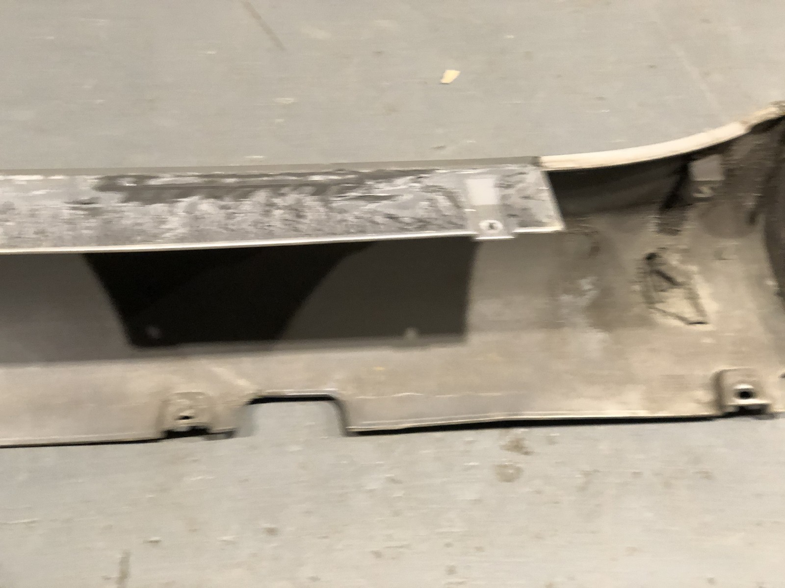 09-13 Maserati Quattroporte M139 Right Passenger Side Skirt Rocker GRIGIO 10 11