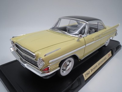 Road Signature  Desoto Adventurer ''1961''  (hell-gelb/schwarz)  1:18 in OVP !