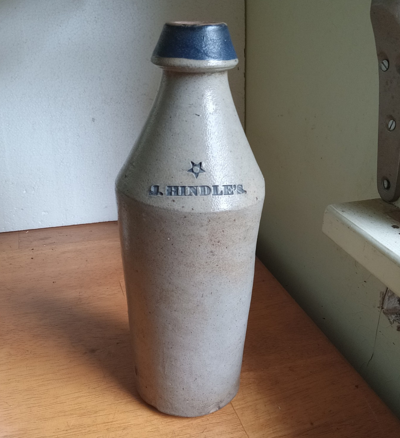 J.HINDLE'S STAR COBALT WIPED 1850s HEAVY STONEWARE BEER BOTTLE (PORTLAND,MAINE)
