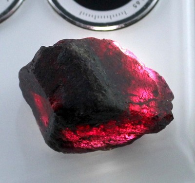 66.75 Ct Red Brown Painite Natürlicher Edelstein Roh AGI Zertifiziert