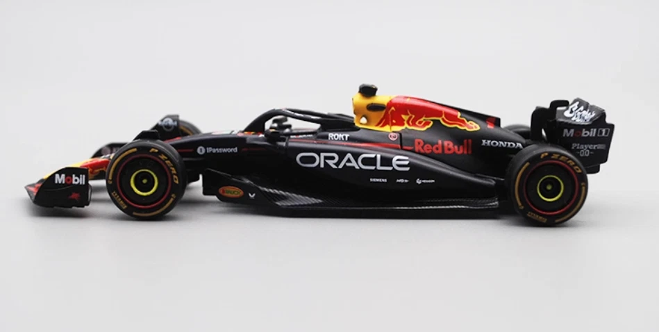 Bburago 1:43 2025 Oracle RB21 F1 Formula Red Bull Max Verstappen Regular Bahrain - Image 4 of 4