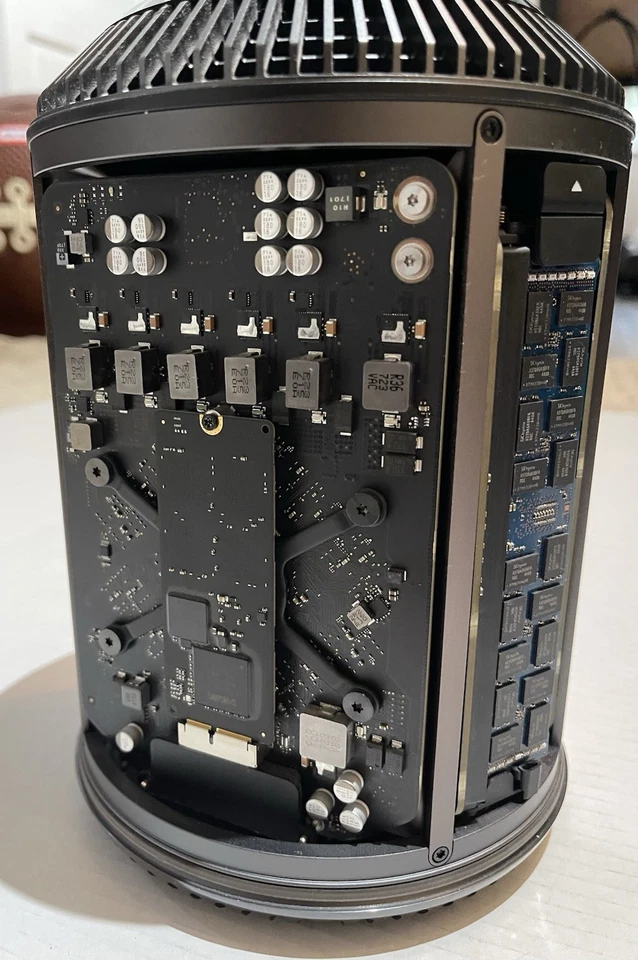 Apple Mac Pro A1481 6-Core Intel Xeon E5 3.5GHz 64GB RAM 256GB SSD (Late 2013) - Image 4 of 4