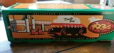 NIB **ERTL** 1934 TEXACO DIAMOND T TANKER - "DOODLE BUG" - BANK - SERIES #11
