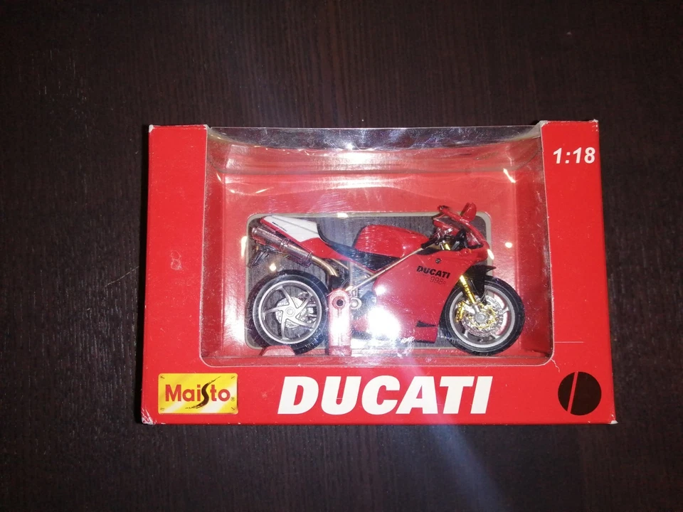 Yamaha Factory Racing N. 46 Maisto 1:10 - Immagine 3 di 4