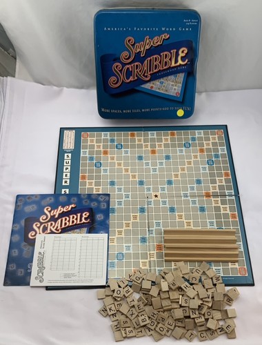 Super Scrabble Spiel von Hasbro 2004 vollständig in sehr gutem Zustand KOSTENLOSER VERSAND