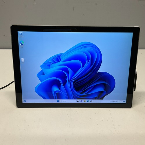 Microsoft Surface Pro 4 1724 i5-6300u @ 2.40GHz 8GB 256GB SSD Win 11 Pro READ