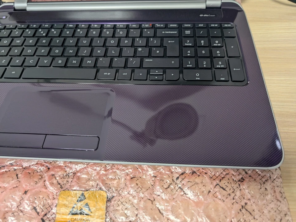 HP Pavilion 15 - AMD A8 Radeon - 2GB Ram - No Storage - Touchpad Fault - Image 3 of 4