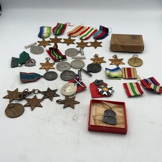 WW1 & WW2 British medal lot – stars Defence ARP badge French enamel named