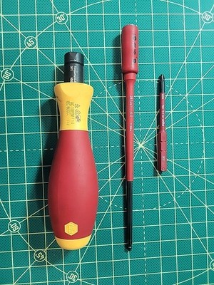 Wiha Insulated Torque Screwdriver 2872 With Slim Insulated PH1