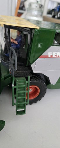 Britains Scale, Siku Fendt 8350 AL Combine Harvester 1/32 Scale. Incomplete! - Picture 4 of 14