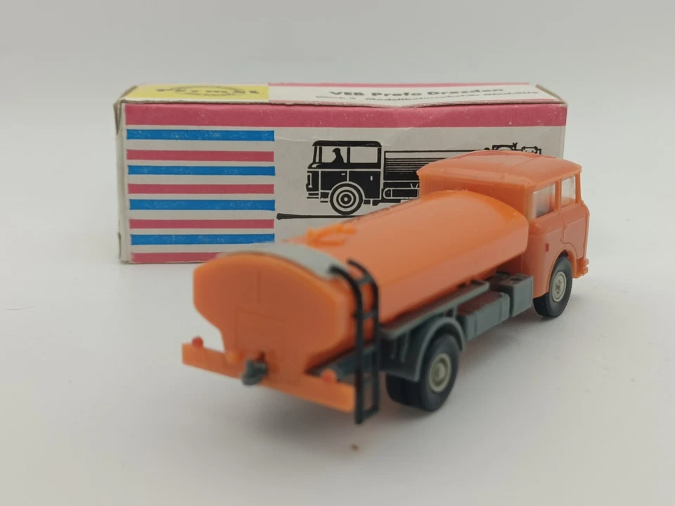 Cisterna vintage Premot NRD Skoda Liaz 706 escala 1:87 H0 Foto 4 de 4