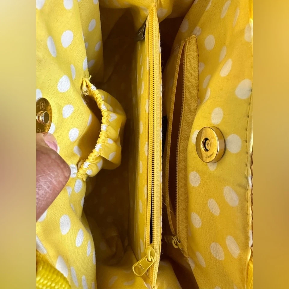 Bolso de Mano Croft & Barrow Amarillo Paja con Asas de Bambú y Forro de Lunares Foto 4 de 4