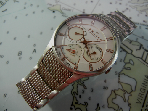 SKAGEN Denmark Ladies Slim Quartz Chronograph Watch Beautiful MOP Dial MINTY!!!