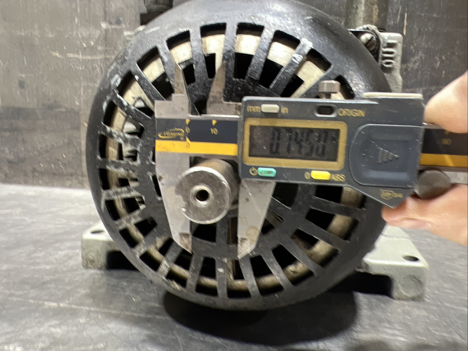 Gast 2565V2A Vacuum Pump Used Surplus. Item ID 1 eBay