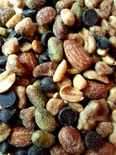 KETO Praline Trail Mix - Nuts & Dark Chocolat...