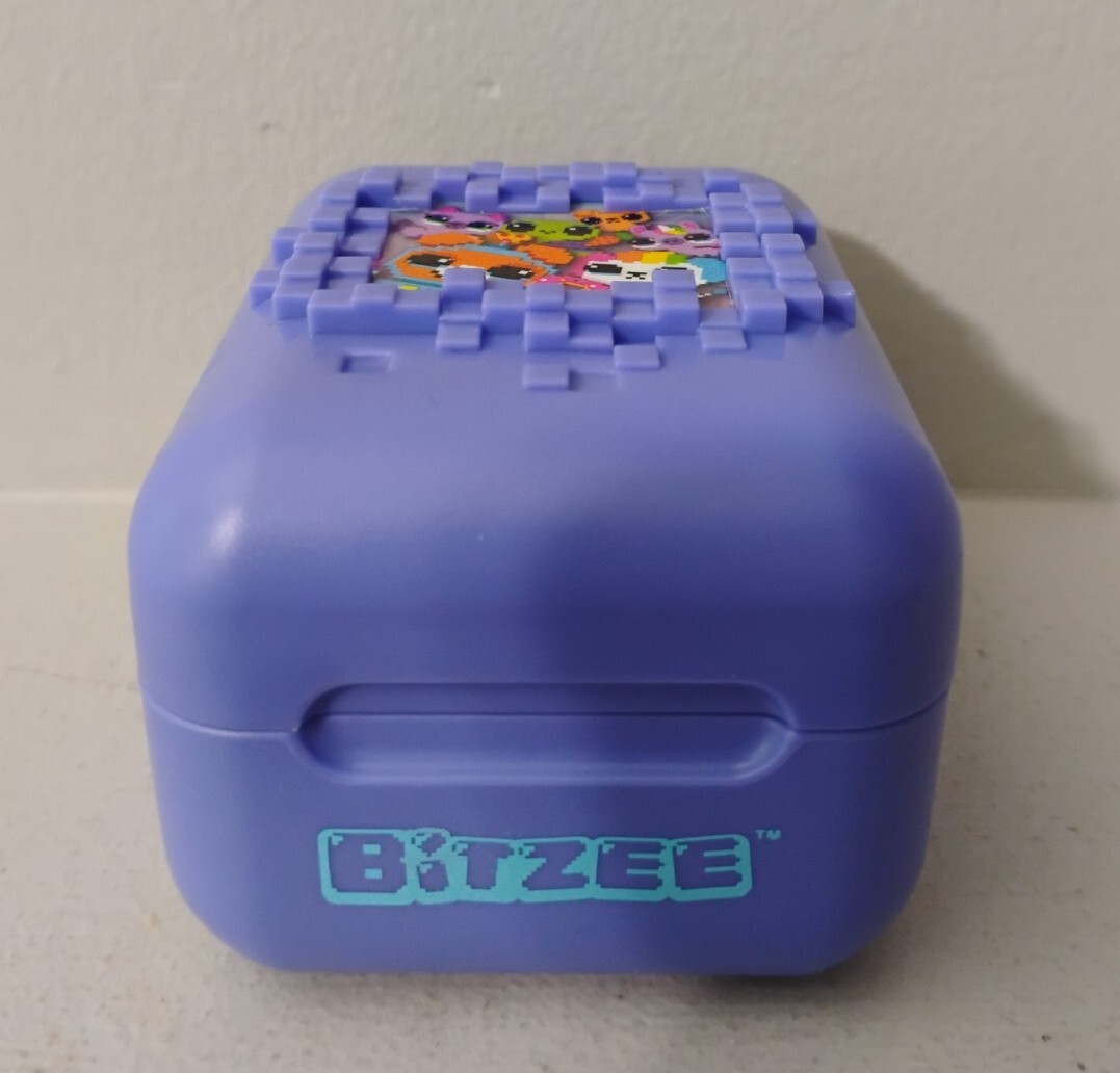 Bitzee Interactive Digital Hologram 3D Pet Takara Tomy Japan Toy