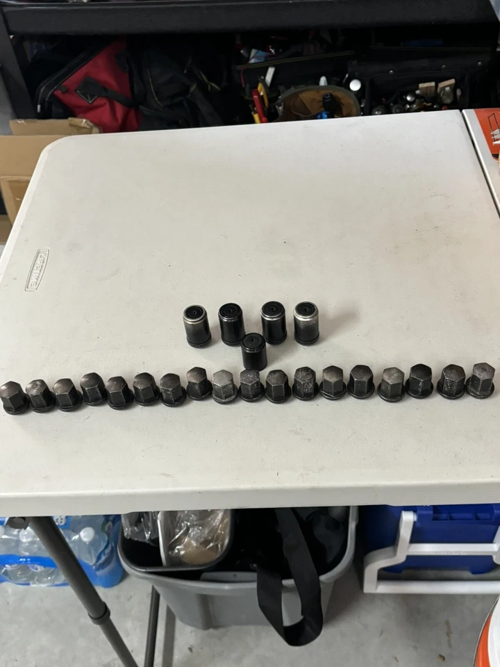 Porsche Aluminum Lug Nuts 911 912 924 944 951 928 930 Set of 18 LUGS 5 LOCKS Foto 2 de 4