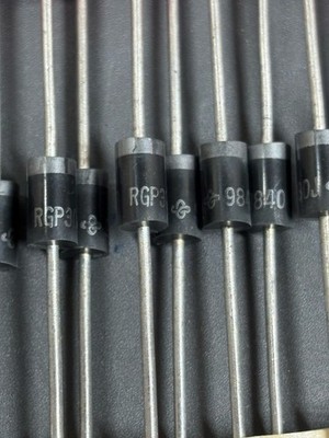 70pcs RGP30J Ultrafast Recovery Rectifier Diode 3A 600V DO-201 GenSemi