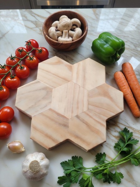 TABLA DE CORTAR HEXAGONAL PARA COCINA HECHO A MANO MADERA