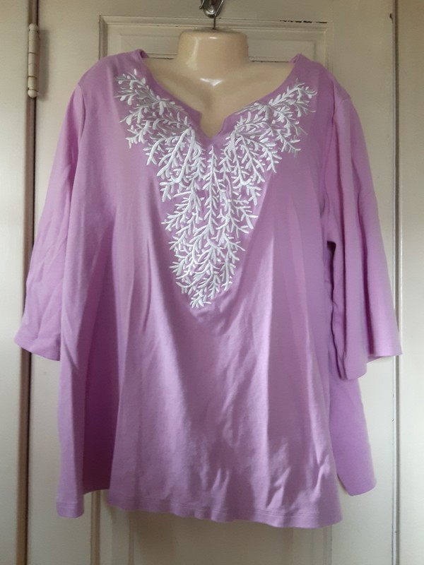 Quacker Factory Woman's Elbow Sleeve Embroidered Top Size 2X (22W-24W)