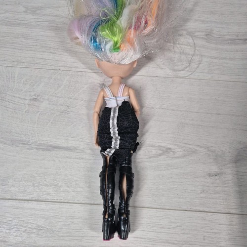 Rainbow High Doll Amaya Raine With Rainbow Hair And Accessories 2019 - Picture 3 of 5