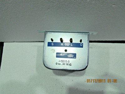 Johnson Controls P-5215-5 Differential Pressure Transmitter 0-.10 WC