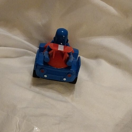 Marvel Super Hero Adventures CAPTAIN AMERICA Pull Back Go Car - Picture 3 of 5